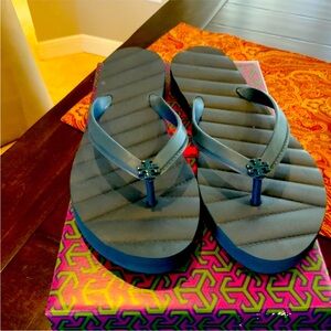 Tory Burch Kira Flip Flops in Deep green, NIB